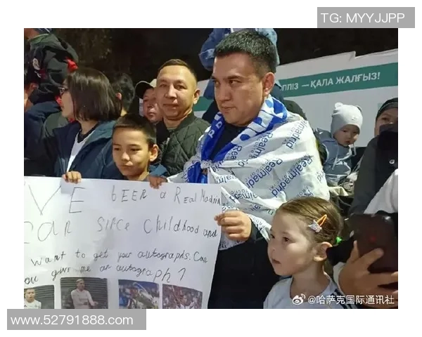 足球明星温馨抱娃瞬间曝光感动无数球迷心灵的画面